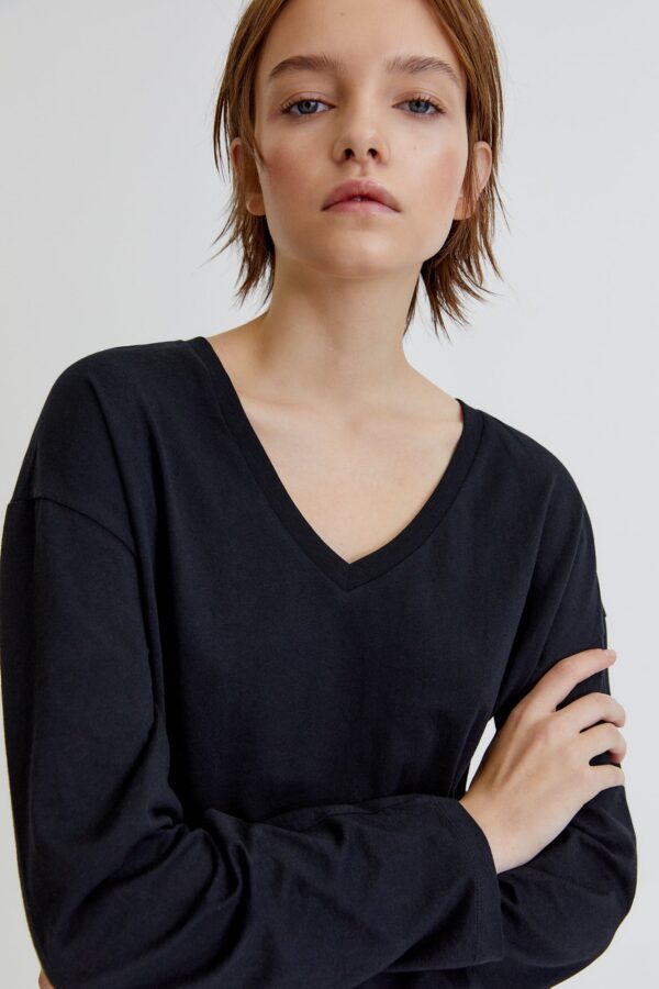 Oversized V-neck T-shirt