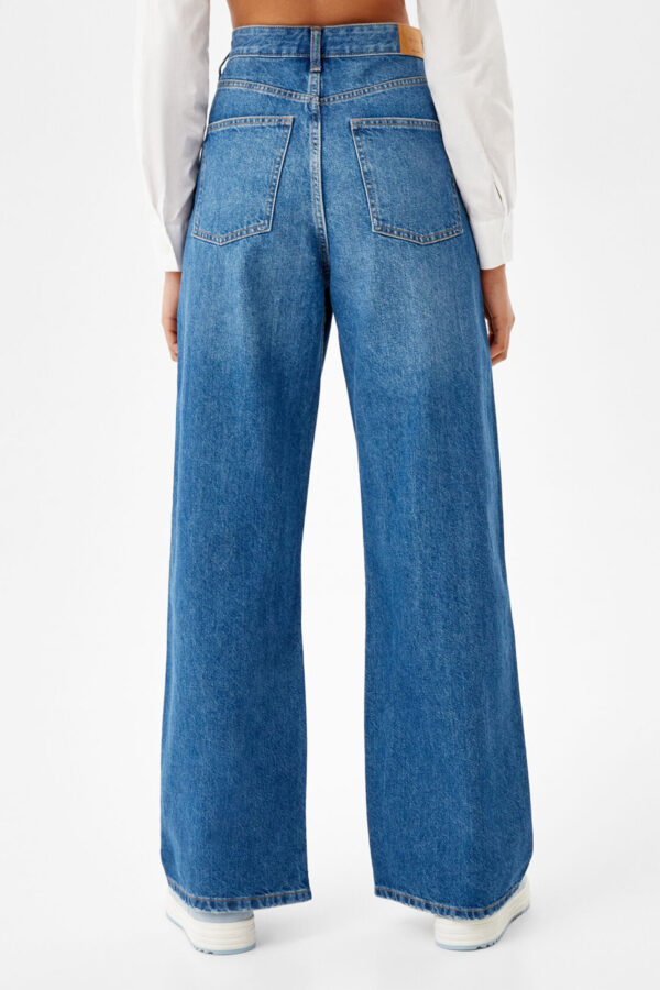 Ripped Wide-Leg ’90s Jeans
