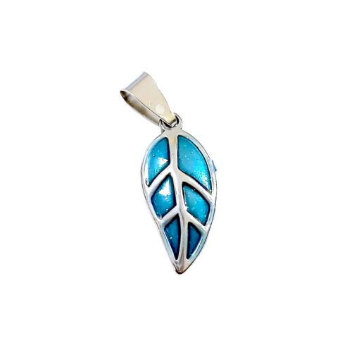 Dije AQ flor/hoja esmaltada con gibre