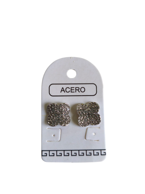 Aro triangular flor con perla.