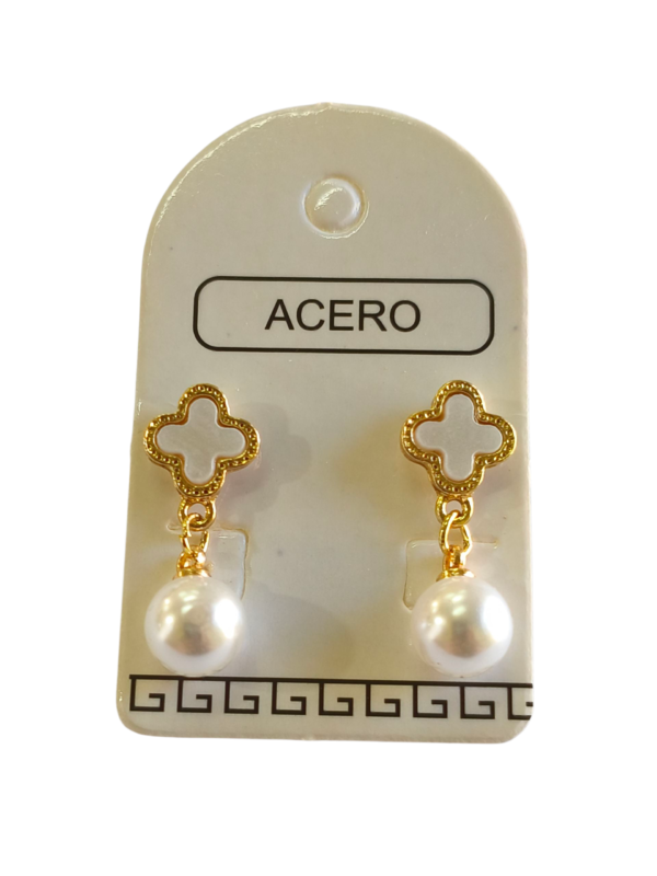 Aro AQD trébol y perlas colgante.