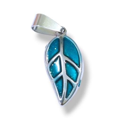 Dije AQ Flor/hoja esmaltada con gibre