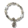 Pulsera fantasía con perlas y dijes (varios modelos)
