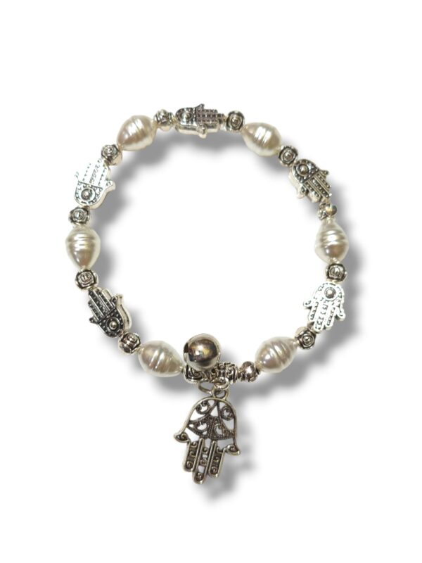 Pulsera fantasía con perlas y dijes (varios modelos)