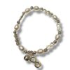Pulsera fantasía con perlas y dijes (varios modelos)